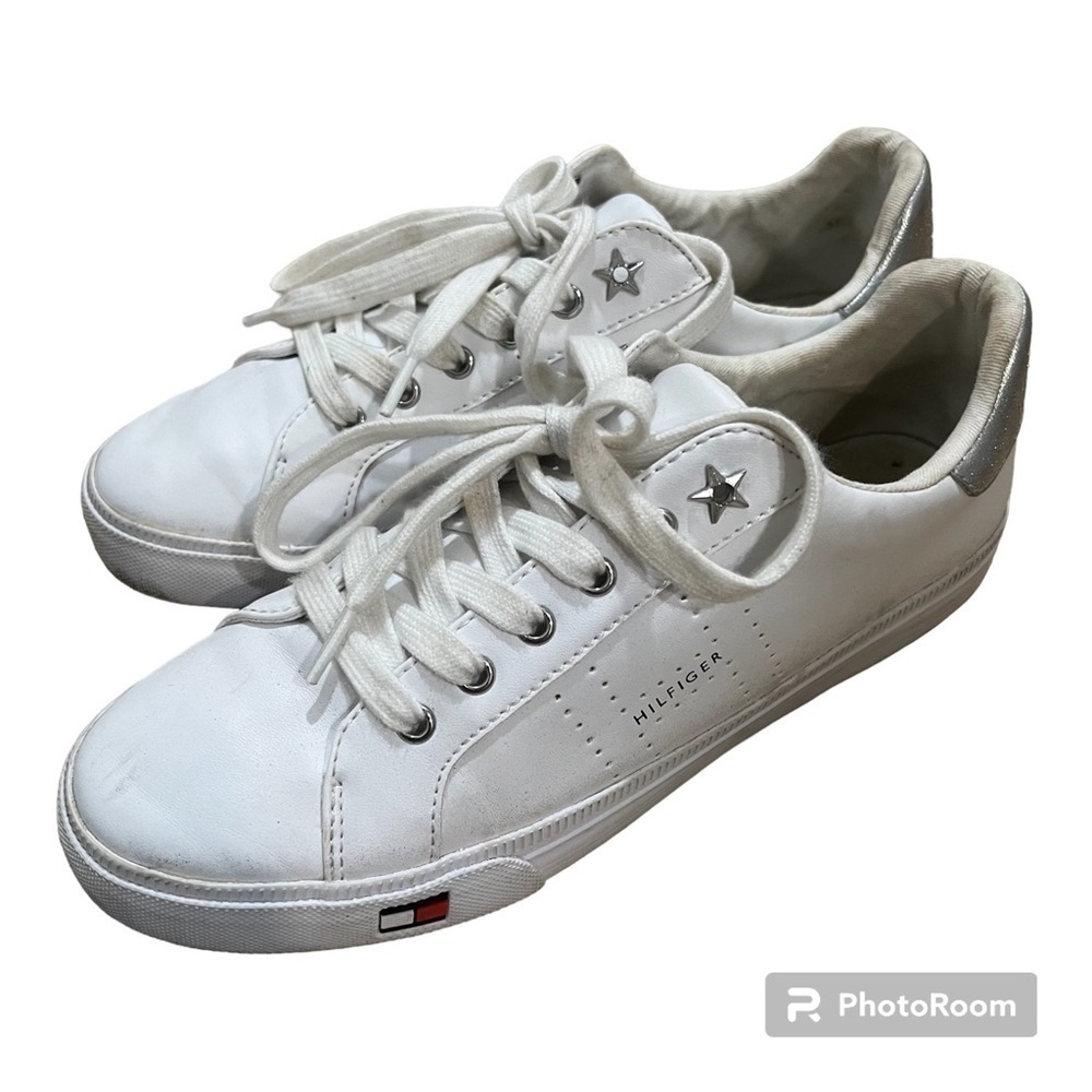 TOMMY Hilfiger white athletic sports tennis shoes, size 8 1/2, lace up, silver.